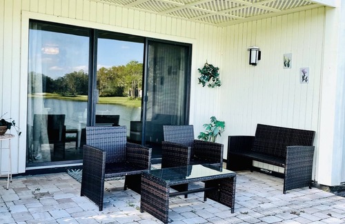Wesley Chapel Condominio | Lake front condo at Saddlebrook