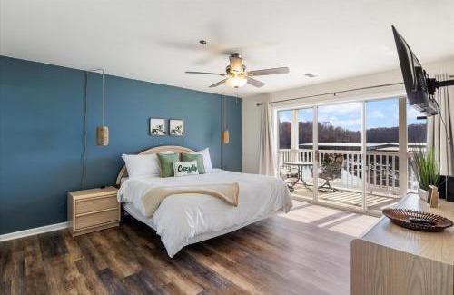 Osage Beach Casa | Lake Front Condo with a Balcony!