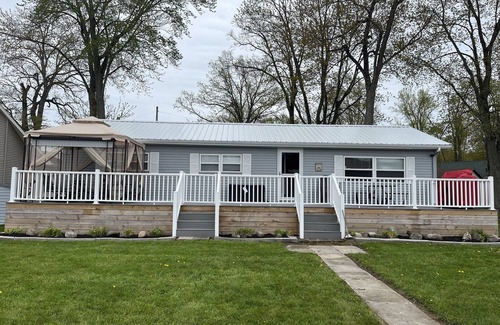 Coldwater Cabaña | Lake front cottage, 160' lake frontage on East Long Lake