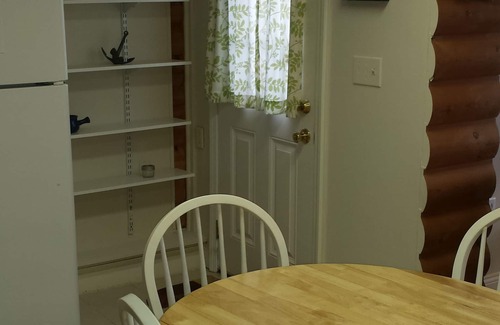 Delton Cabaña | Lake Front Cottage en Upper Crooked Lake