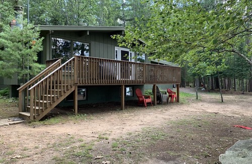 Land O Lakes Cabaña | Lake Front Cottage en el hermoso gran lago Portage con playa privada y muelle.