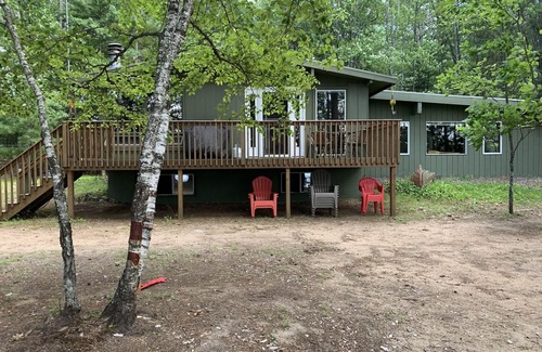 Land O Lakes Cabaña | Lake Front Cottage en el hermoso gran lago Portage con playa privada y muelle.