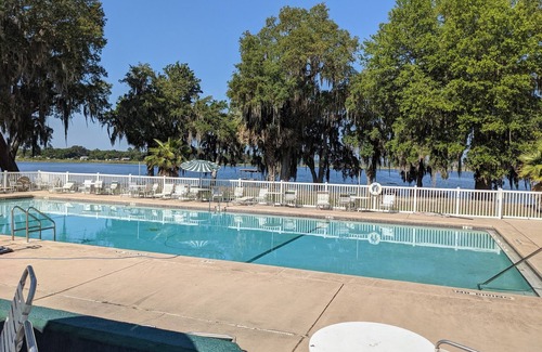 Salt Springs Casa | Lake front cottage