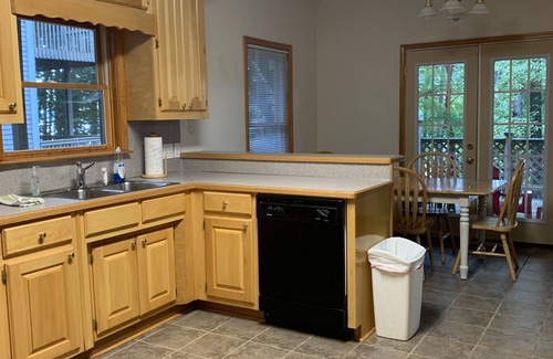 Westminster Casa | lake front, dock, hot tub, Clemson, 7 bedrooms, 7 baths, kayaks, waterfalls ,
