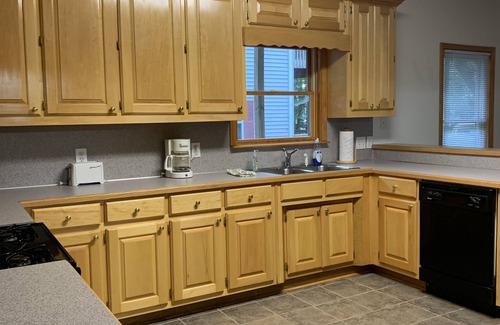 Westminster Casa | lake front, dock, hot tub, Clemson, 7 bedrooms, 7 baths, kayaks, waterfalls ,