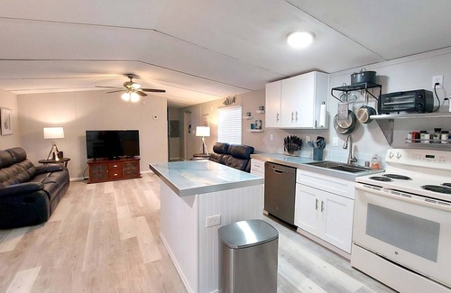 Avinger Casa | Lake front fun and relaxation