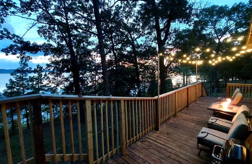 Avinger Casa | Lake front fun and relaxation