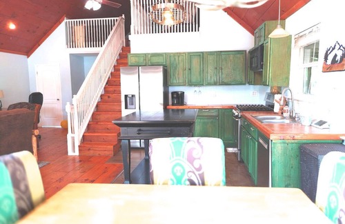 Dayton Cabaña | LAKE FRONT home at Lake Chickamauga FAMOUS for LARGEMOUTH BASS FISHING!