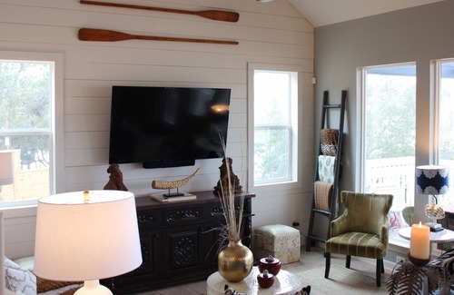 Lakehills Casa | Lake front home on Medina Lake!
