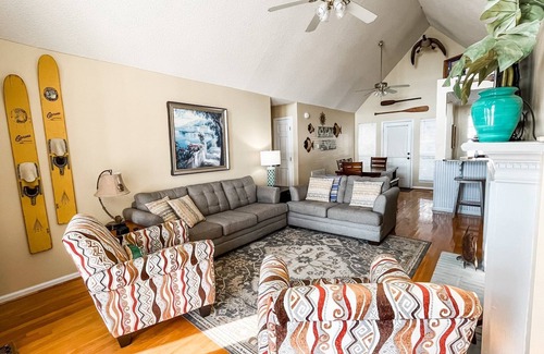 Vincent Casa | CASA FRENTE AL LAGO! Duerme 12. Bonus room con literas, ping pong y playstation.