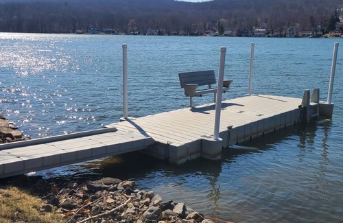 Middlefield Casa | Lake Front Home .....