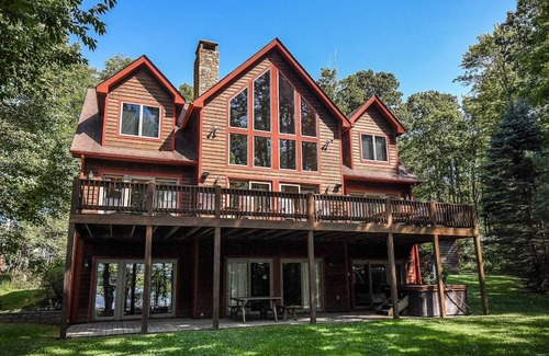 Waterfront Greens Casa | Lake Front Home with Lots of Community Amenities