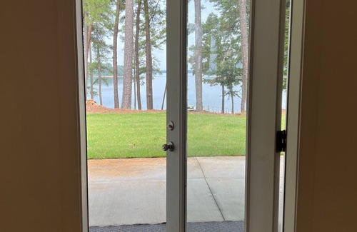 Anderson Casa | Lake front home with a million dollar view