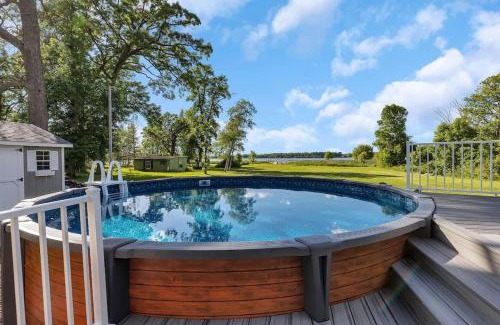 Annandale Casa | Lake Front Home with Pool and Stunning Views