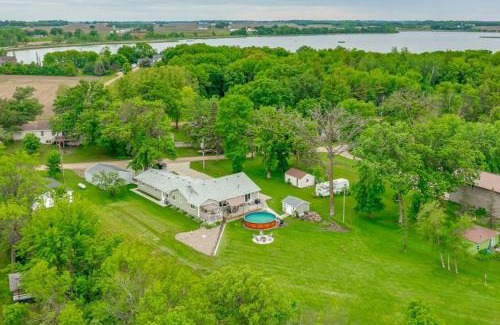 Annandale Casa | Lake Front Home with Pool and Stunning Views