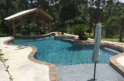 Brookeland Casa | Casa frente al lago con piscina!