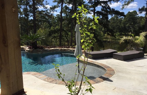 Brookeland Casa | Casa frente al lago con piscina!