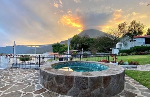 San Pedro La Laguna Chalet De Esquí | Lake Front House (Big Groups)