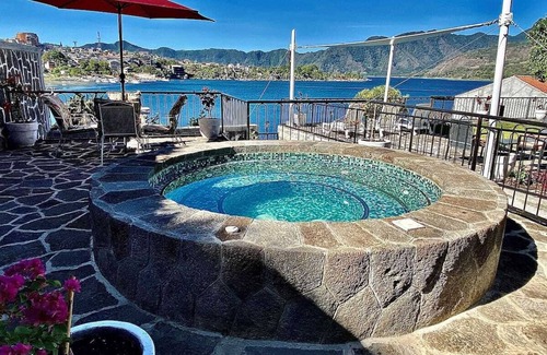 San Pedro La Laguna Chalet De Esquí | Lake Front House (Big Groups)