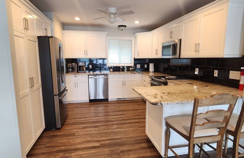 Linn Creek Casa | Lake Front House ~ Private Dock / Hot Tub / Game Room / Beach