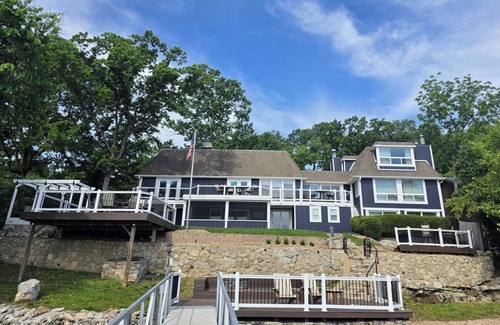 Linn Creek Casa | Lake Front House ~ Private Dock / Hot Tub / Game Room / Beach