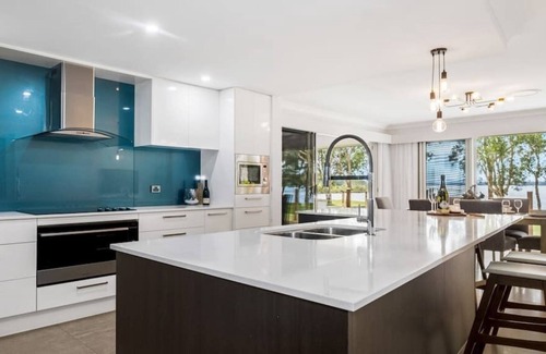Chain Valley Bay Casa | Lake Front Luxury at Lake Macquarie
