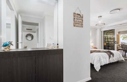 Chain Valley Bay Casa | Lake Front Luxury at Lake Macquarie
