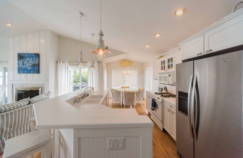 Gilbertsville Casa | Lake-front Luxury 5bdrm on Kentucky Lake - JZ Vacation Rentals