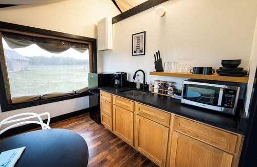 Coosa Complejo | Lake Front Luxury Suite: Hot Tub & Lake Views