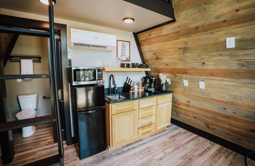 Cedar Bluff Complejo | Lake Front Modern A-Frame Cabin: Hot Tub, TV, & Lake Views