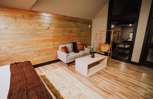 Cedar Bluff Complejo | Lake Front Modern Cabin: Hot Tub, TV, & Lake Views