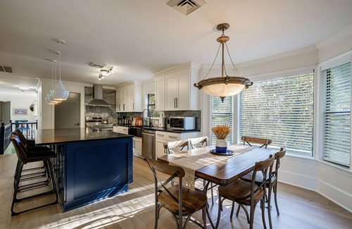 Gainesville Casa | Lake Front Mountain View w/ 6 King beds