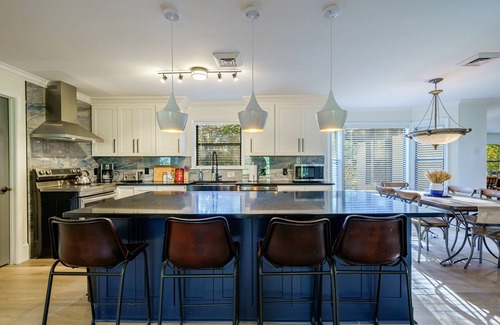 Gainesville Casa | Lake Front Mountain View w/ 6 King beds