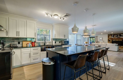 Gainesville Casa | Lake Front Mountain View w/ 6 King beds