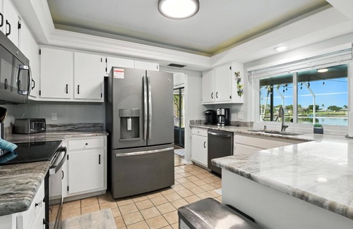 Fort Myers Casa | Lake Front Oasis in Cape Coral with Pool, Kayaks, and Scenic View