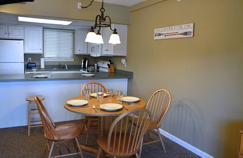 White Mills Condominio | Lake Front One Bedroom Condo Boat Slip Included