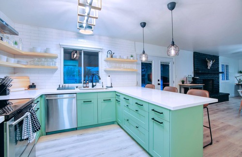 Dobson Ranch Casa | Lake Front Paradise, Pool and Hot Tub-Bubbly
