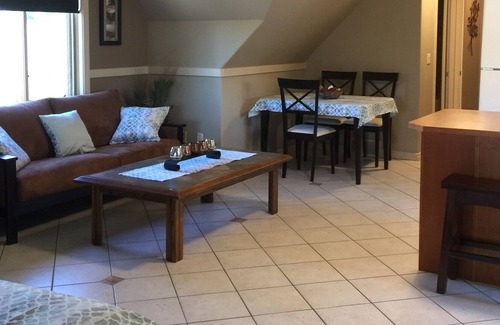 Chestermere Casa | Loft privado frente al lago