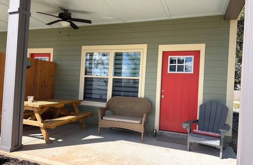 Southport Cabaña | Lake Front Rental in Panama City with Kayak, EV Charger, & Dock - Dog Friendly