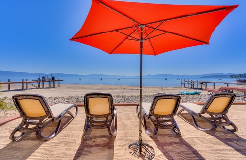 Tahoe Vista Casa | Lake Front Home con su playa privada y jacuzzi - North Lake Tahoe