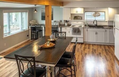 Dundee Casa | Lake Front Reverie- Waneta Lake, NY