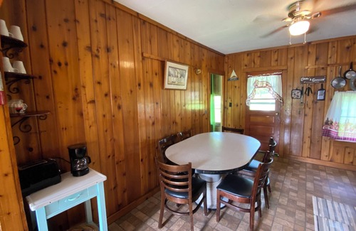 Beach Lake Casa | Lake Front Rustic Cabin #1 on Private Lake!