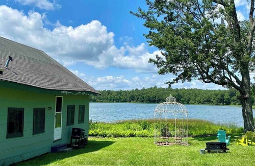 Beach Lake Casa | Lake Front Rustic Cabin #1 on Private Lake!