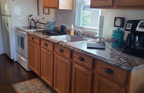 Crossville Casa | Lake Front Sleeps 4. Close to Waterfalls, Parks, Golf, Fishing & Dog Friendly.