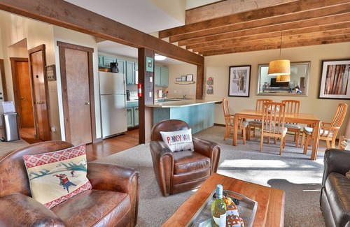 Lake Harmony Casa | Lake Front Townhome in Heart of Poconos