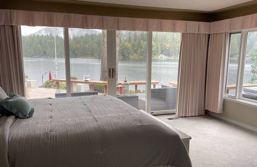 Shawnigan Lake Cabaña | Lake Front villa
