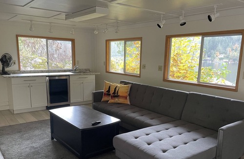 Shawnigan Lake Cabaña | Lake Front villa