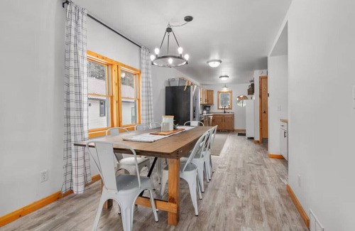 Shawano Casa | LAKE FRONT! WaterToys! Private Dock! Firepit|Grill