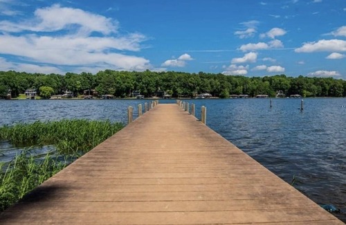 Macon Cabaña | Lake Gaston lake house The 19th Hole