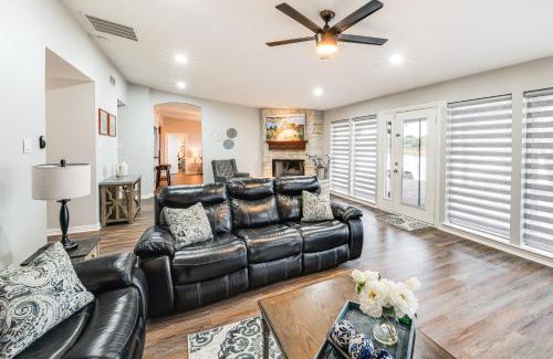 Lakewood Village Casa | Lake Gem Private Dock and Large Patio in Lewisville